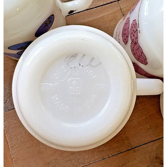 Vintage Set of 4 Anchor Hocking Shortcake and Friends Milk Glass Mugs Cups Used - Picture 10 of 15